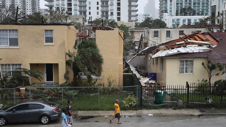 Bão[-]Irma[-]trút[-]cơn[-]thịnh[-]nộ[-]xuống[-]Florida